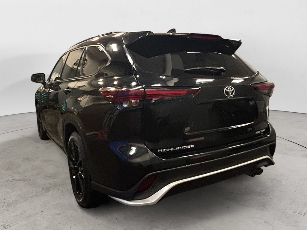 Used 2025 Toyota Highlander XSE AWD/4WD image 3