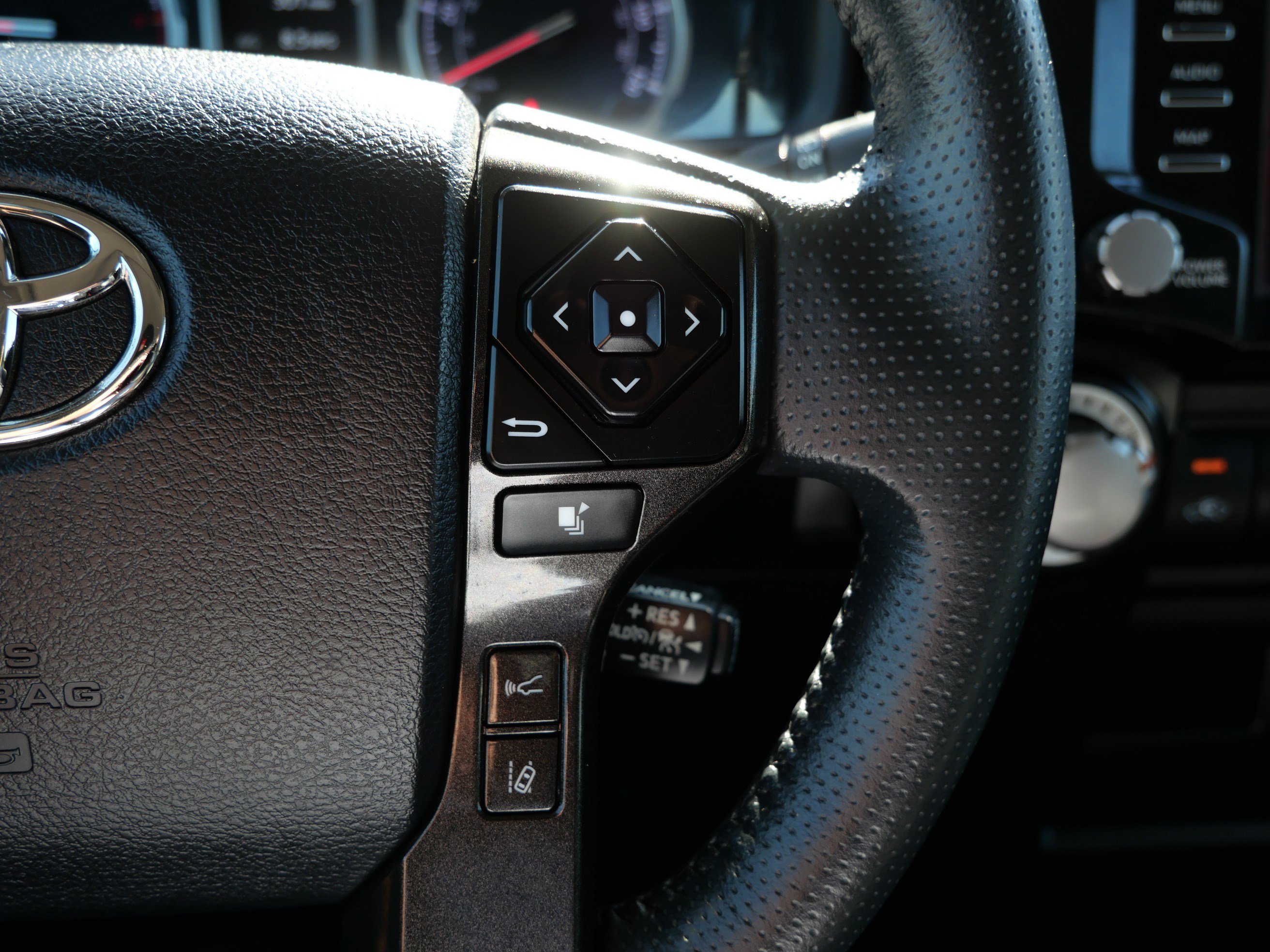 Used 2022 Toyota 4Runner TRD Off-Road Premium AWD/4WD image 21