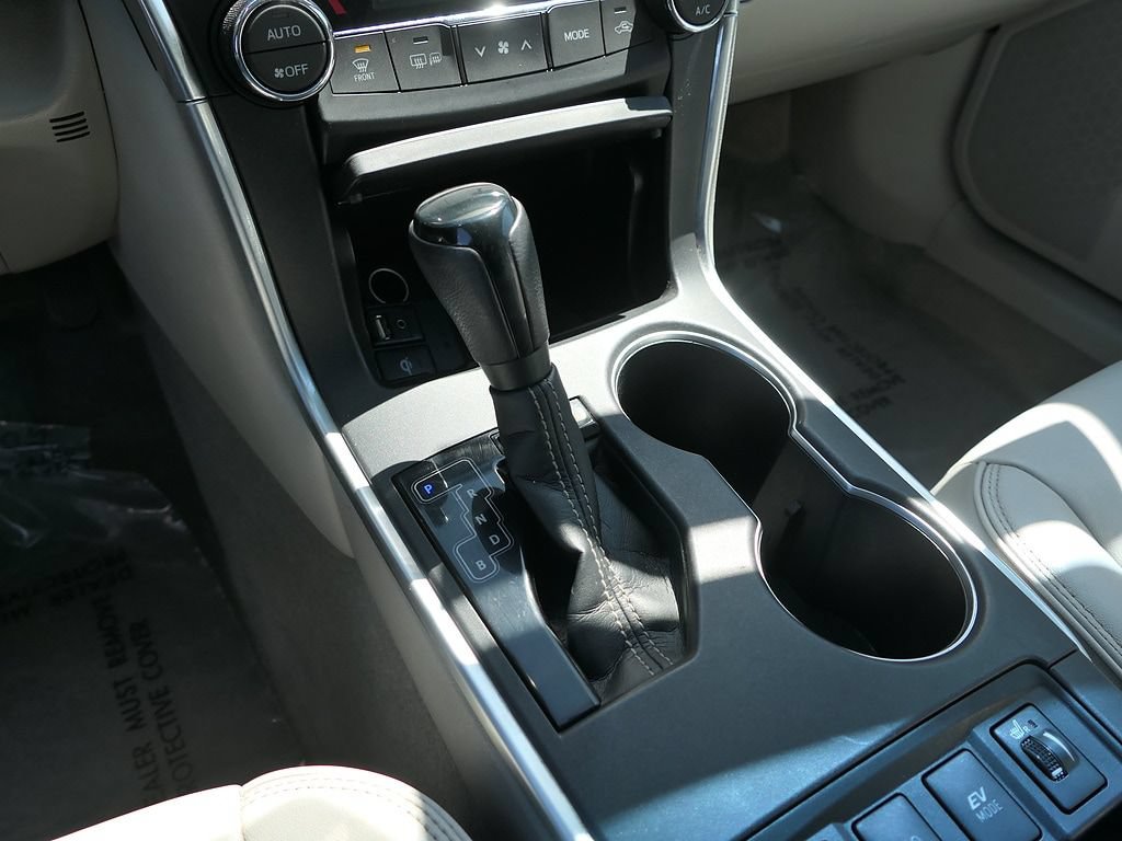 Used 2017 Toyota Camry XLE w/ Moonroof Package FWD image 24