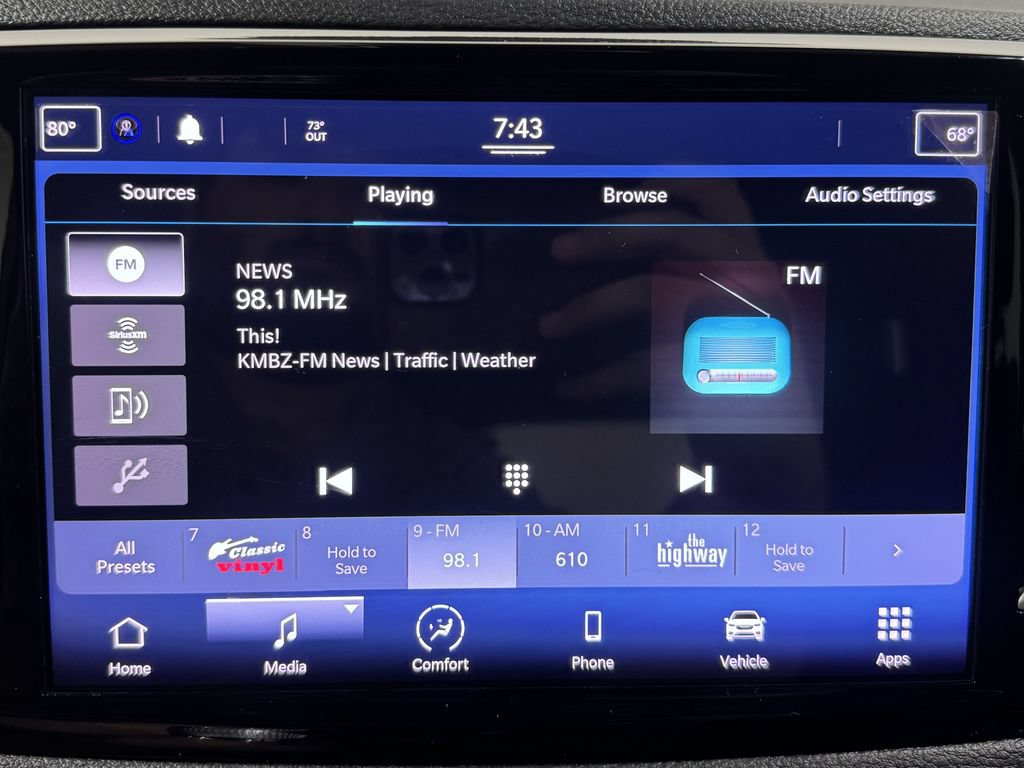 Used 2021 Chrysler Pacifica Touring w/ S Appearance Package FWD image 3