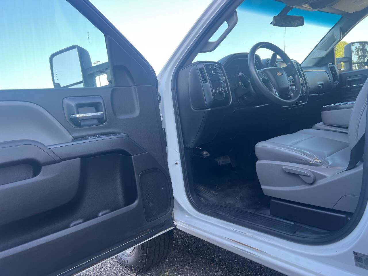 Used 2018 Chevrolet Silverado 2500 W/T w/ WT Convenience Package AWD/4WD image 4
