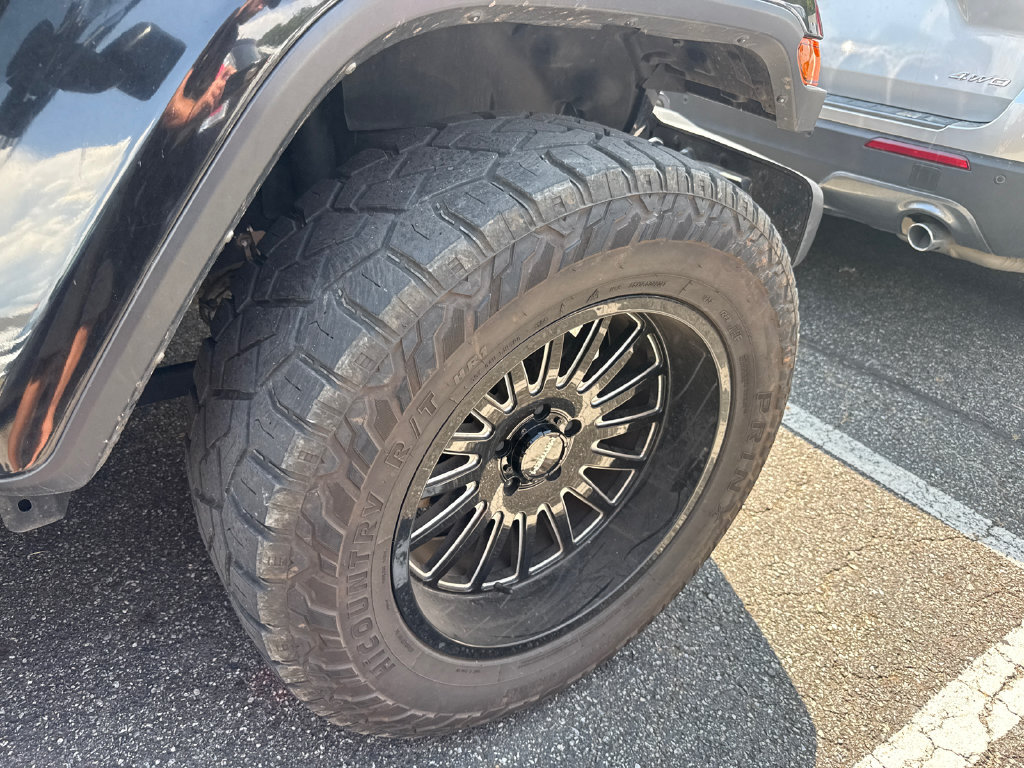 Used 2023 Jeep Gladiator Sport AWD/4WD image 19
