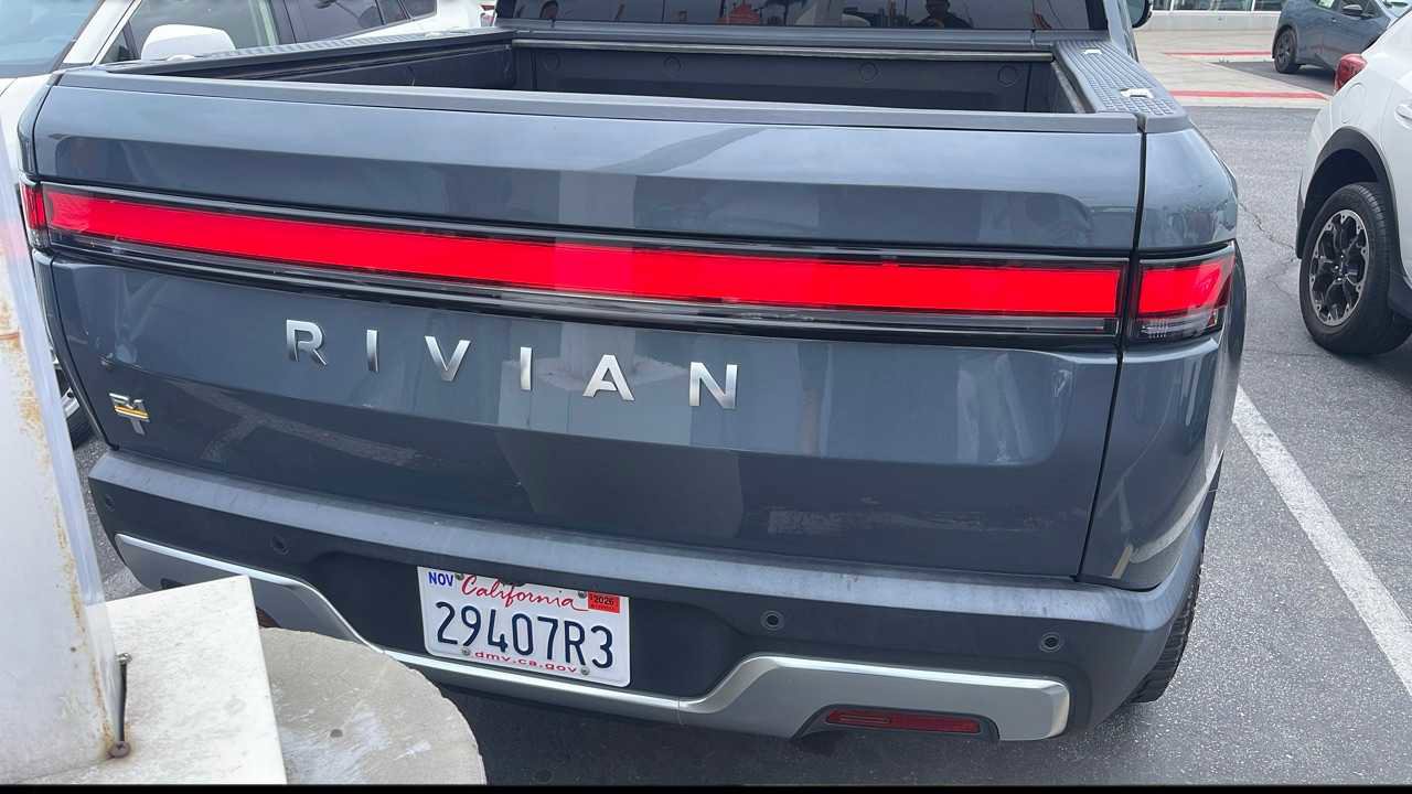 Used 2022 Rivian R1T Adventure AWD/4WD image 3