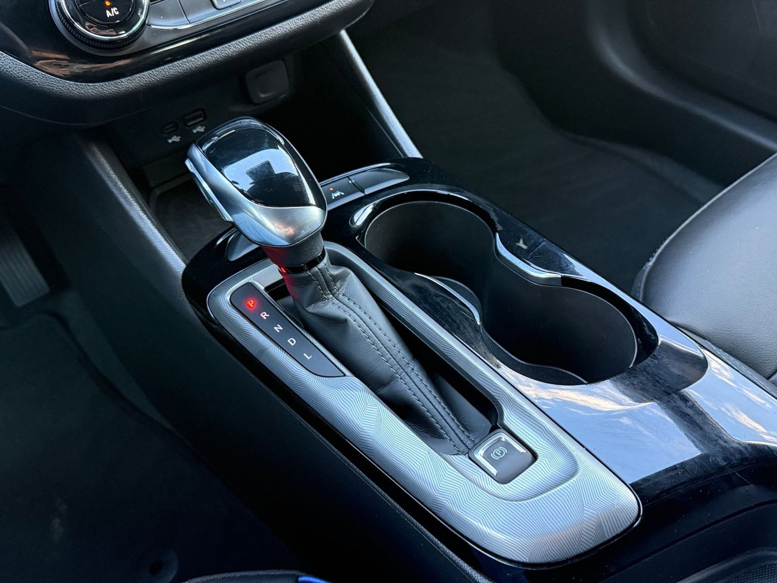 Used 2025 Buick Envista Sport Touring image 41