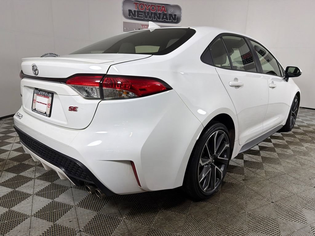 Used 2022 Toyota Corolla SE FWD image 3