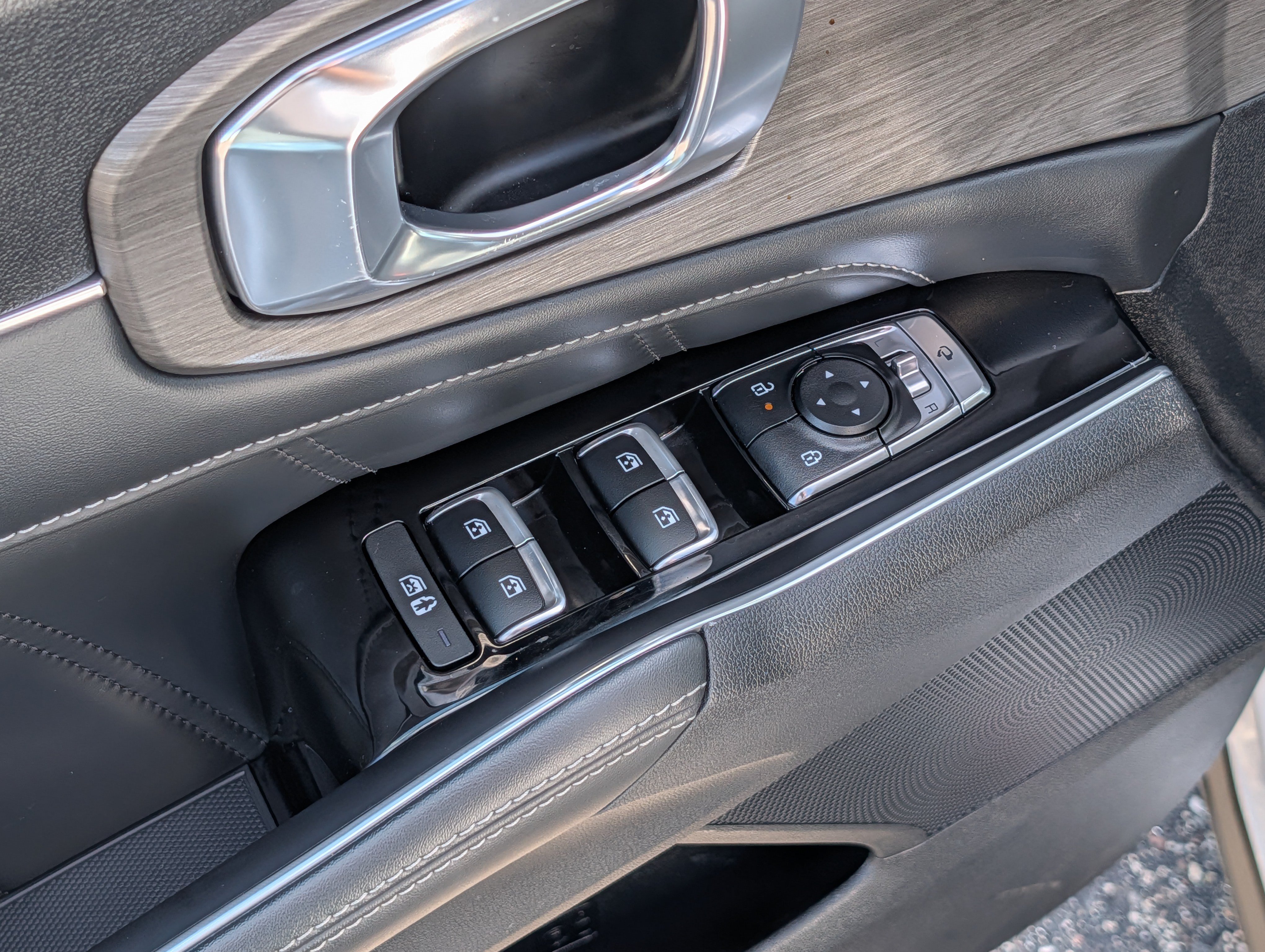 Certified 2025 Kia Sorento SX AWD/4WD image 19