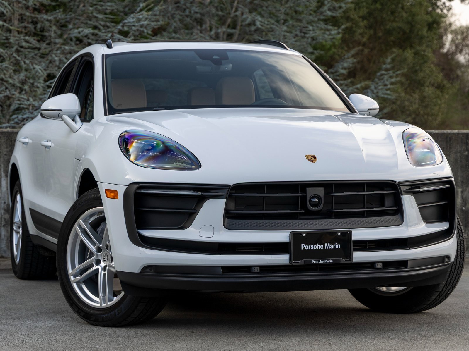 Certified 2025 Porsche Macan image 6