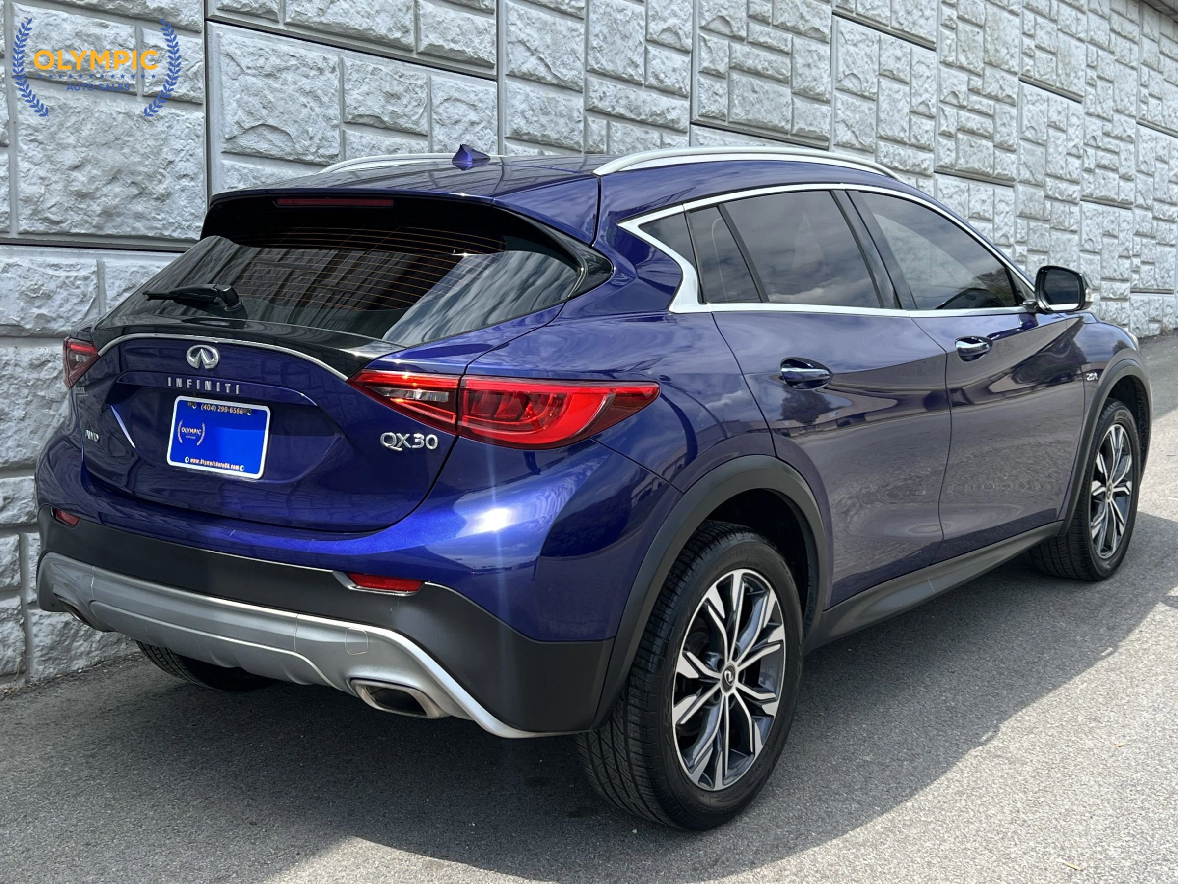 Used 2018 INFINITI QX30 Premium w/ Cargo Package AWD/4WD image 6
