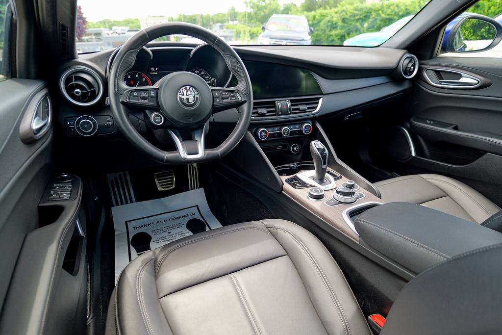 Used 2022 Alfa Romeo Giulia Ti AWD/4WD image 39
