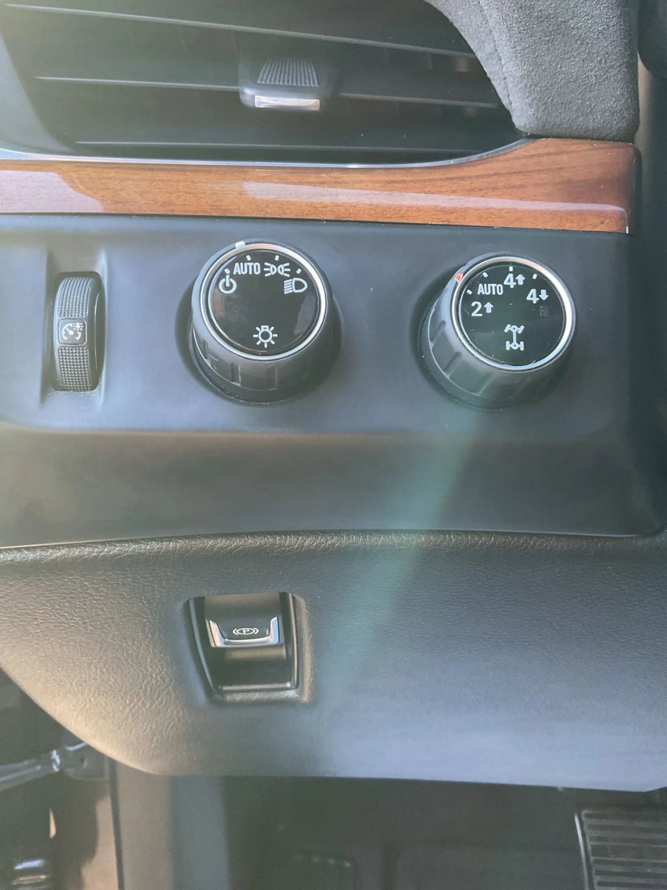 Used 2016 Cadillac Escalade ESV Premium image 32