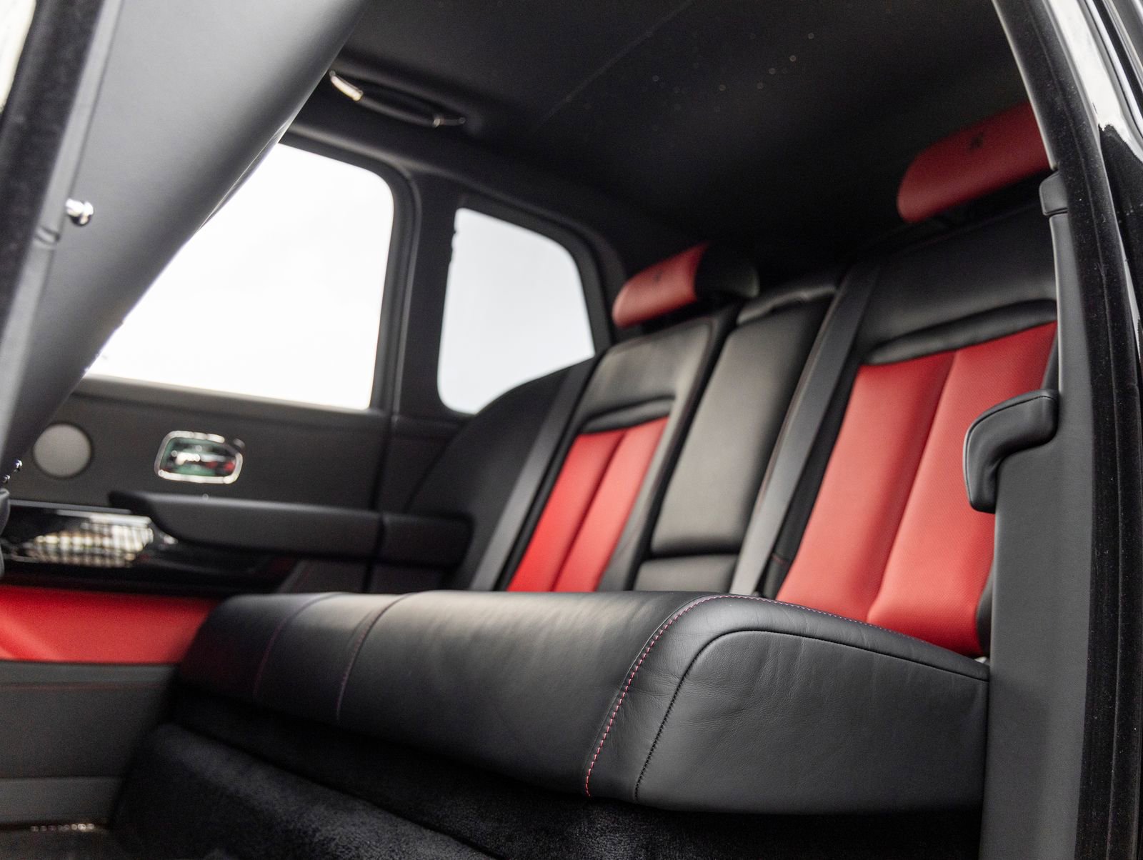 Certified 2023 Rolls-Royce Cullinan w/ Dark Exterior Package image 39