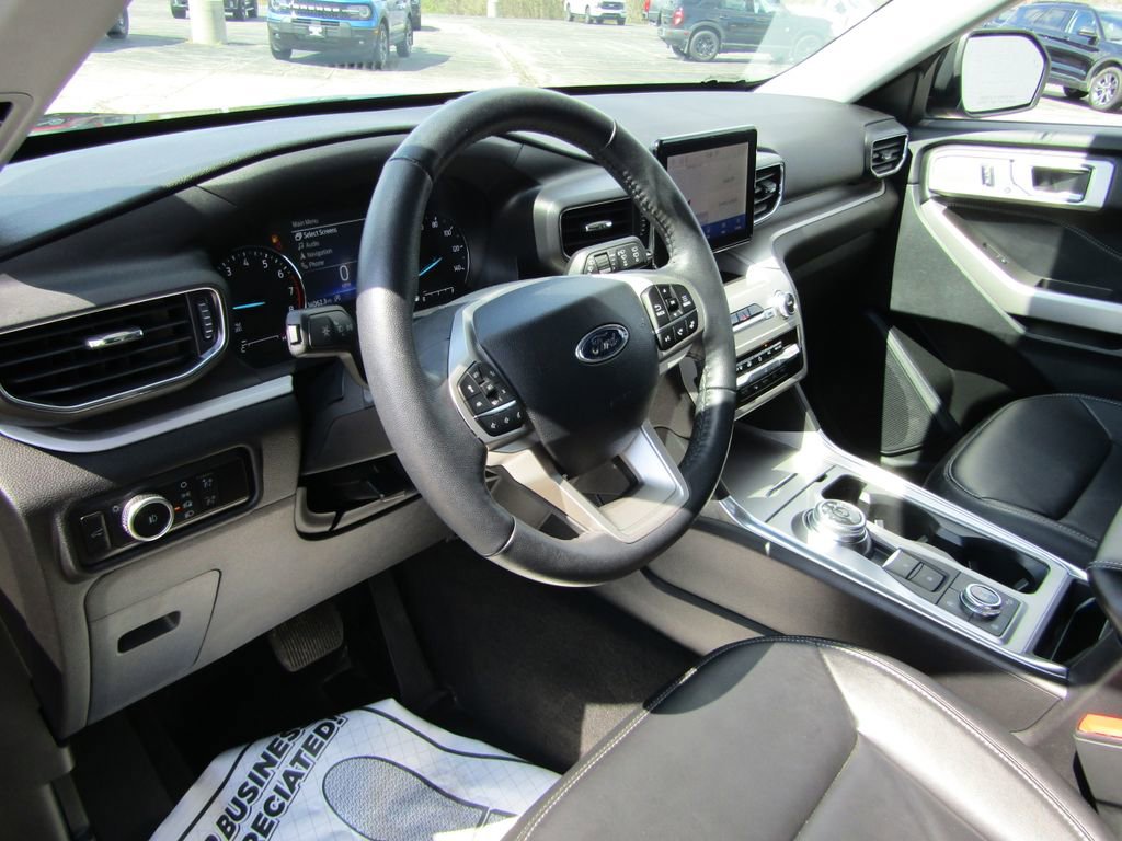 Used 2024 Ford Explorer XLT w/ Equipment Group 202A AWD/4WD image 10