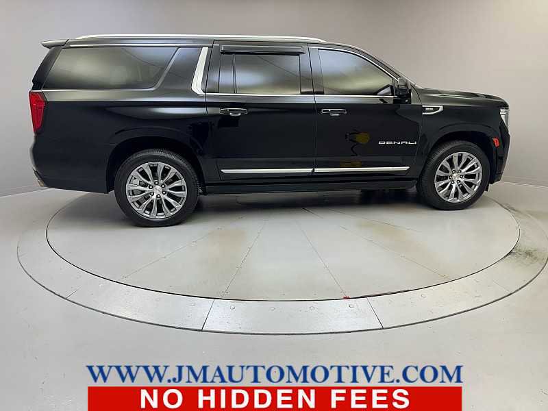 Used 2022 GMC Yukon XL Denali w/ Denali Premium Package image 6