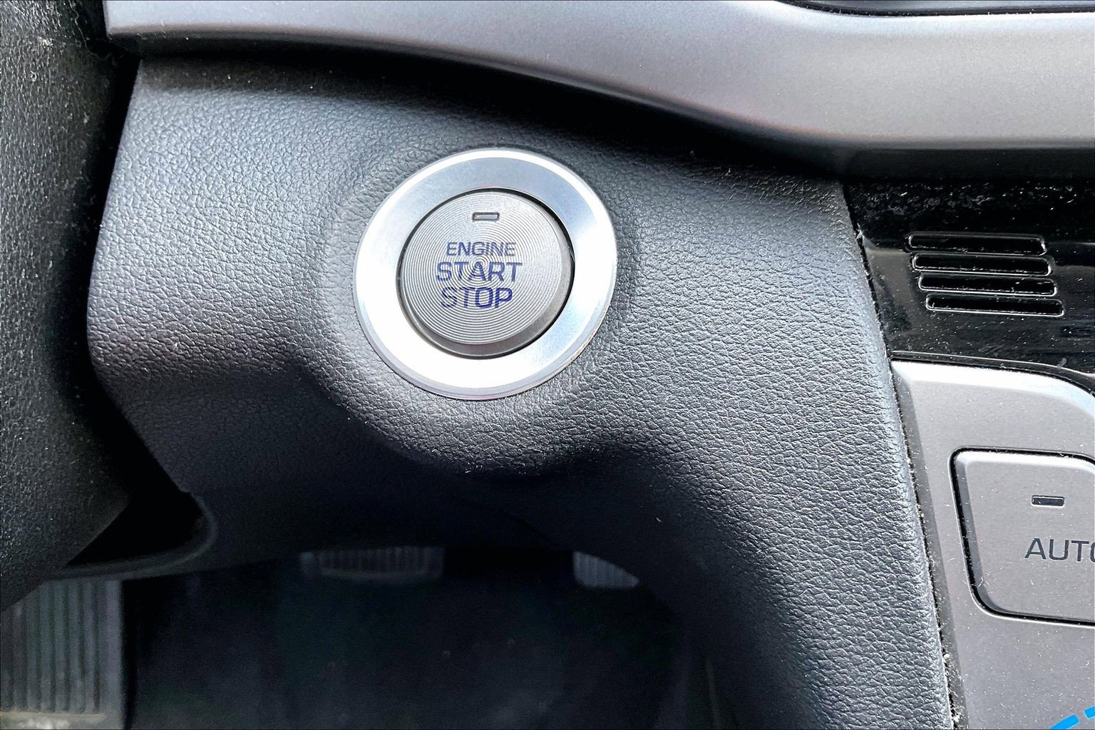 Used 2017 Hyundai Elantra Value Edition FWD image 21