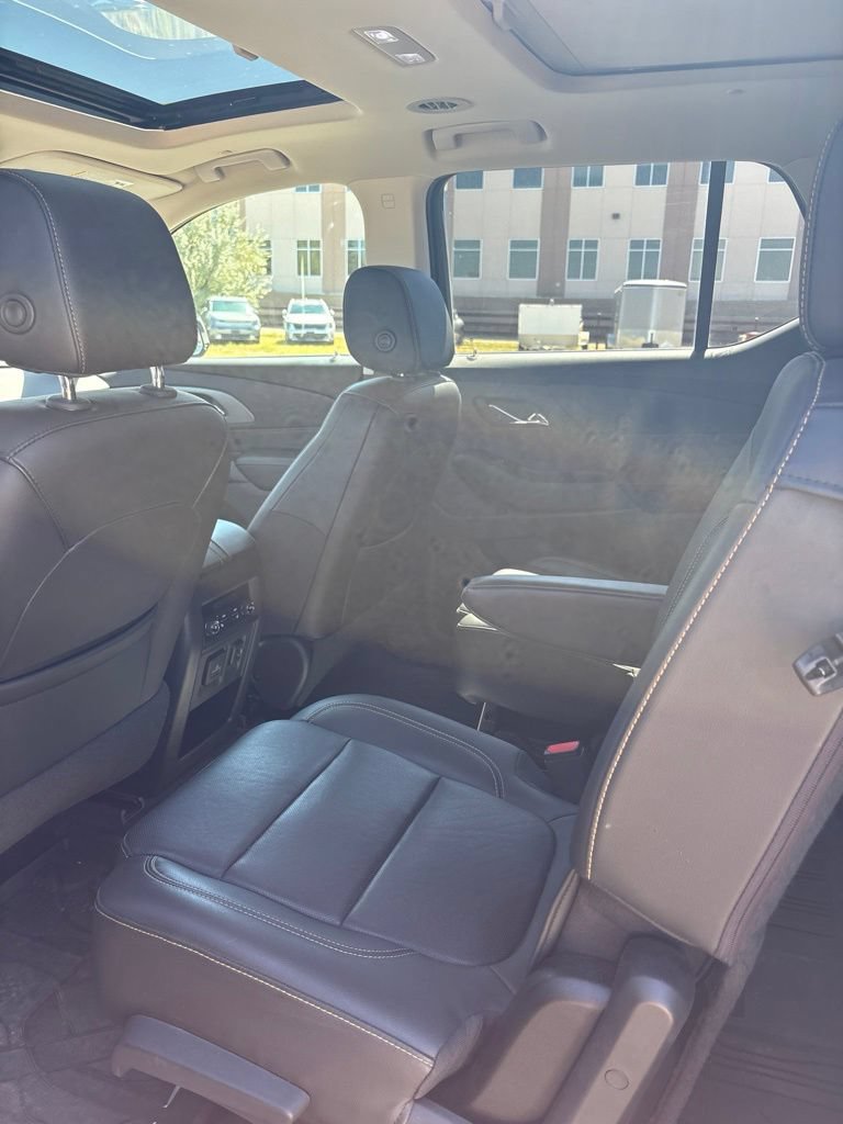 Used 2019 Chevrolet Traverse Premier w/ Redline Edition AWD/4WD image 10