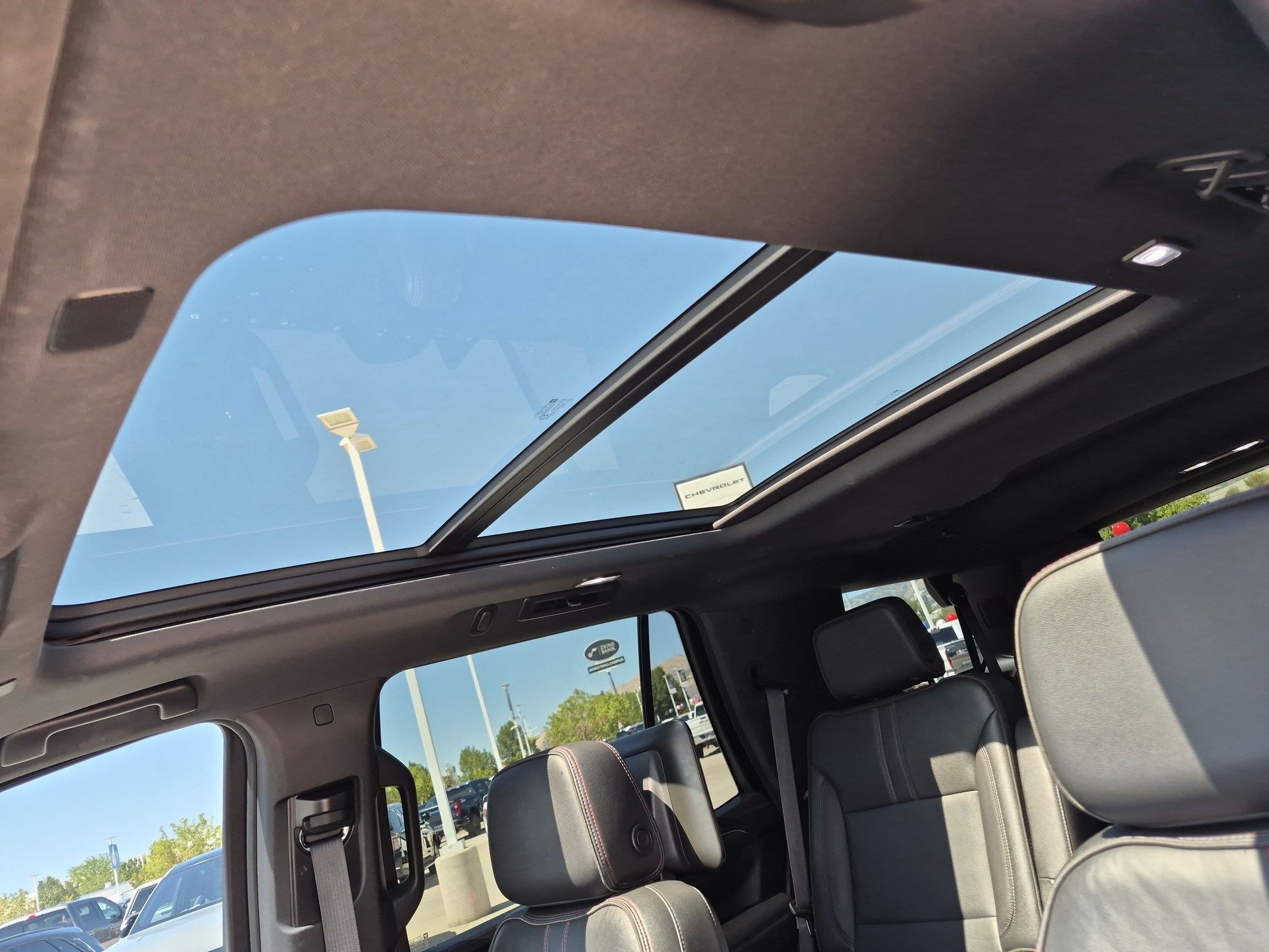 Used 2021 Chevrolet Tahoe RST w/ Luxury Package AWD/4WD image 15