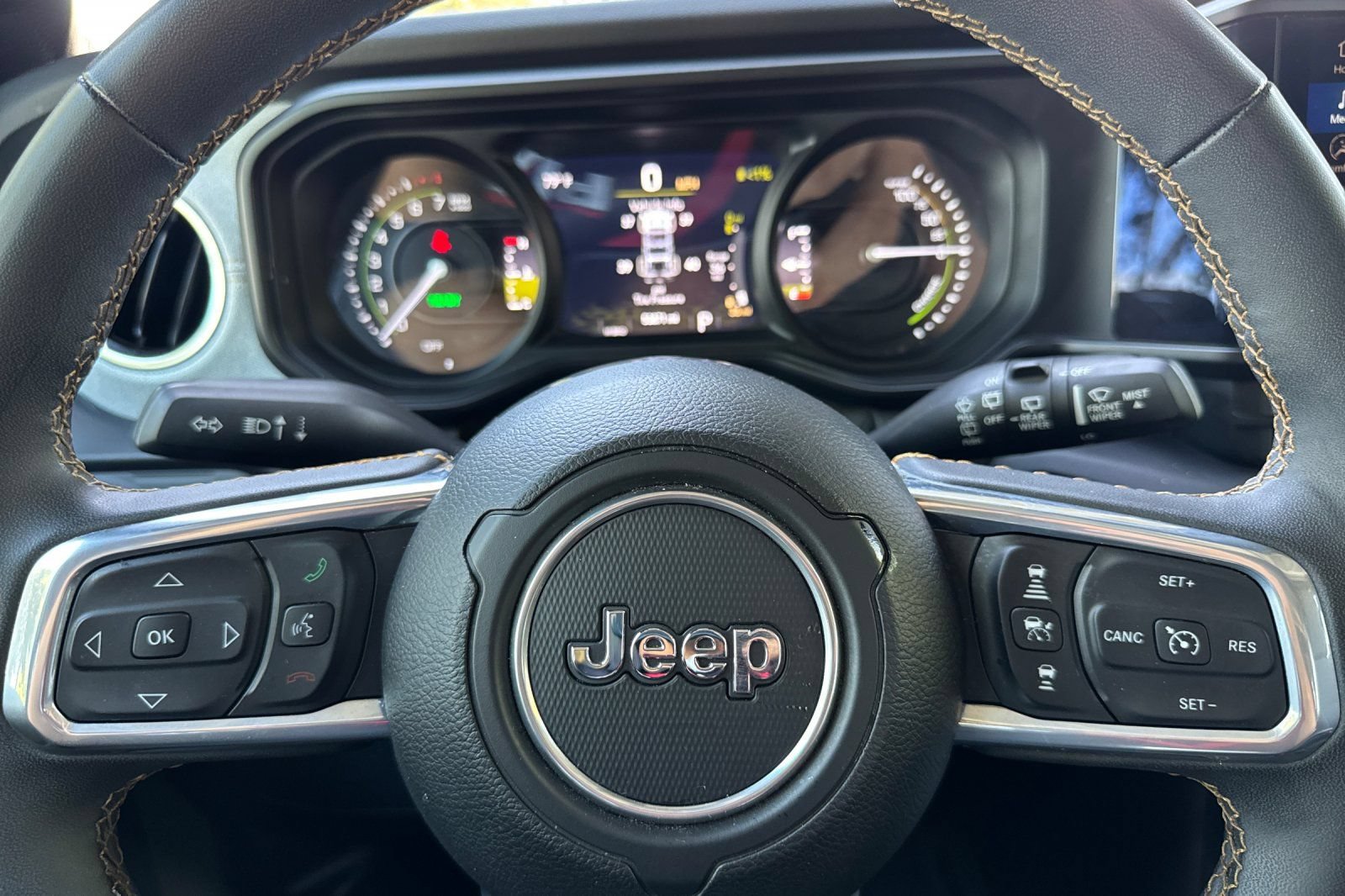 Used 2024 Jeep Wrangler Unlimited Sahara AWD/4WD image 25