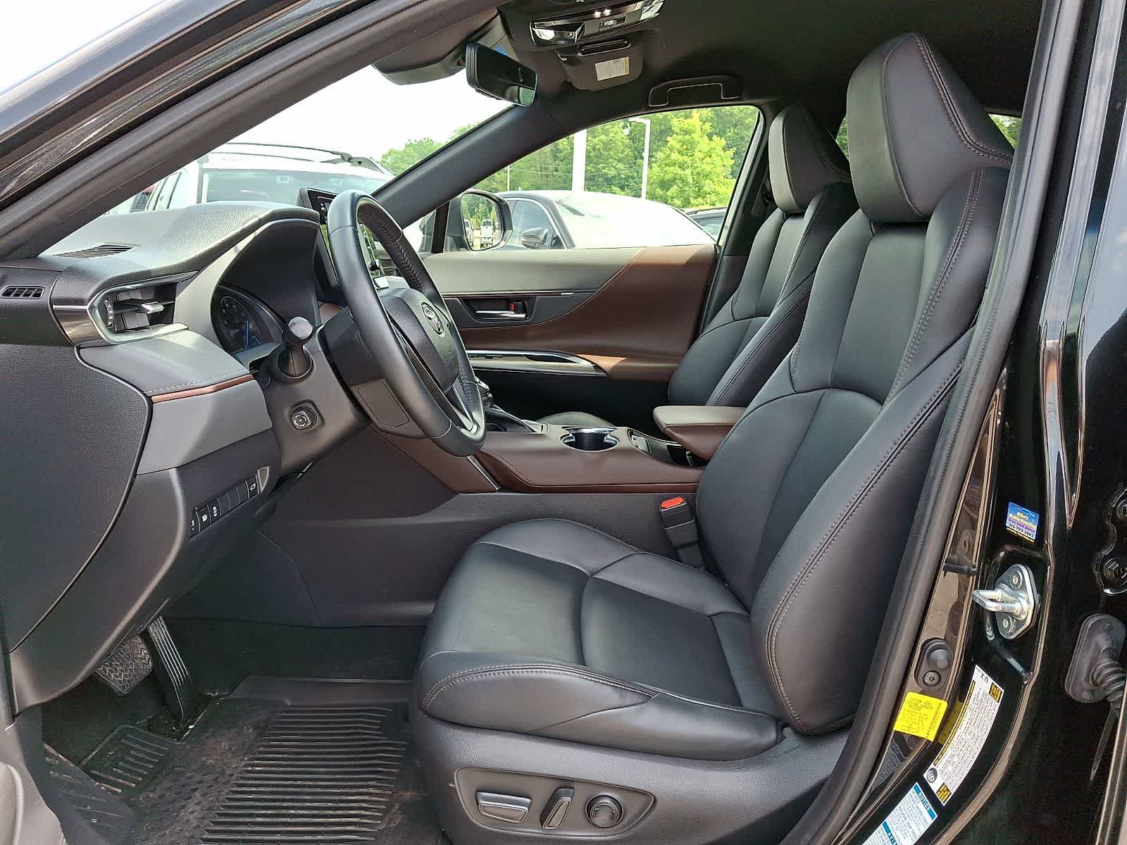 Certified 2022 Toyota Venza XLE AWD/4WD image 17