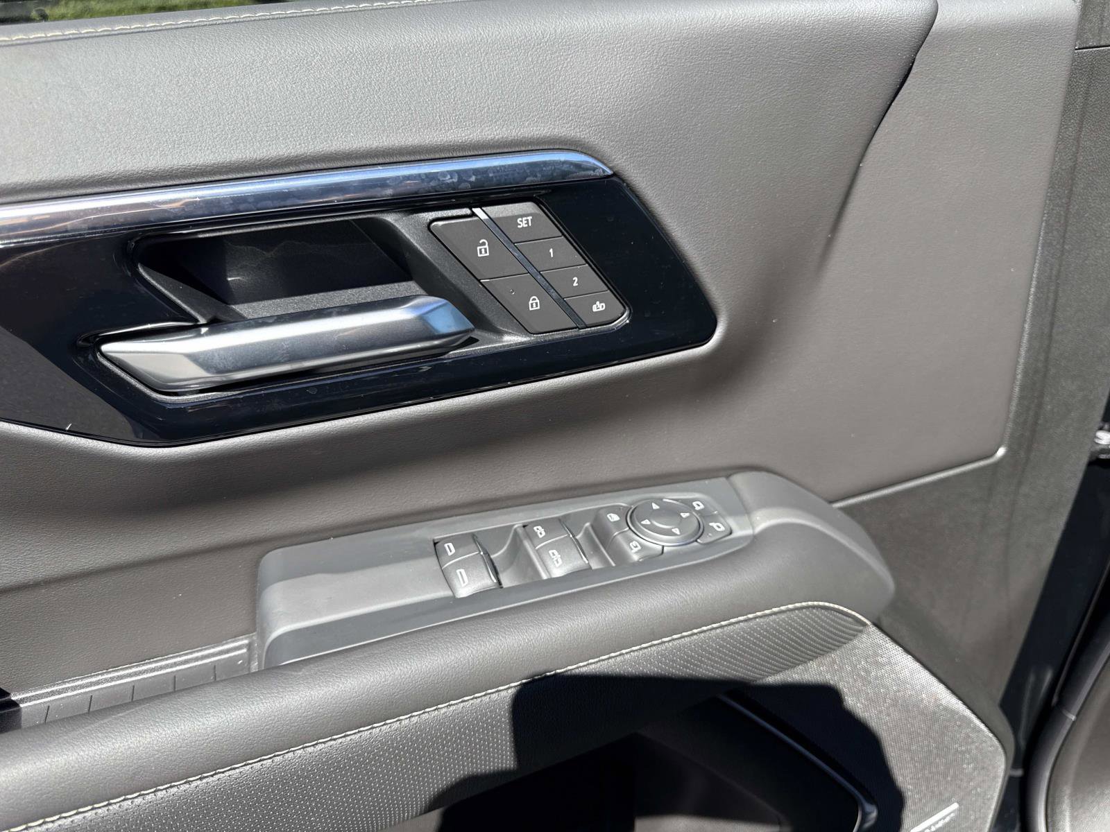 New 2026 Chevrolet Suburban Premier image 18