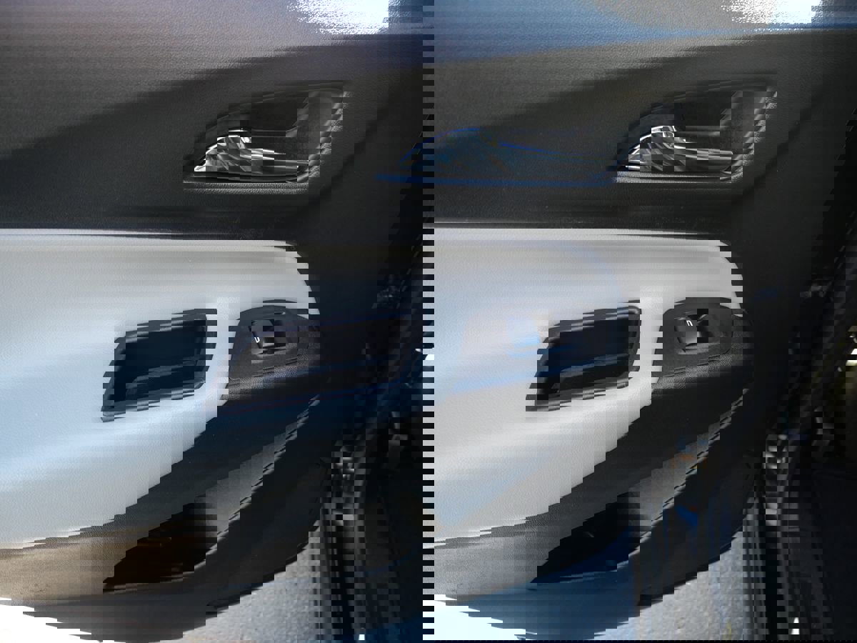 Used 2021 Chevrolet Equinox LS image 25