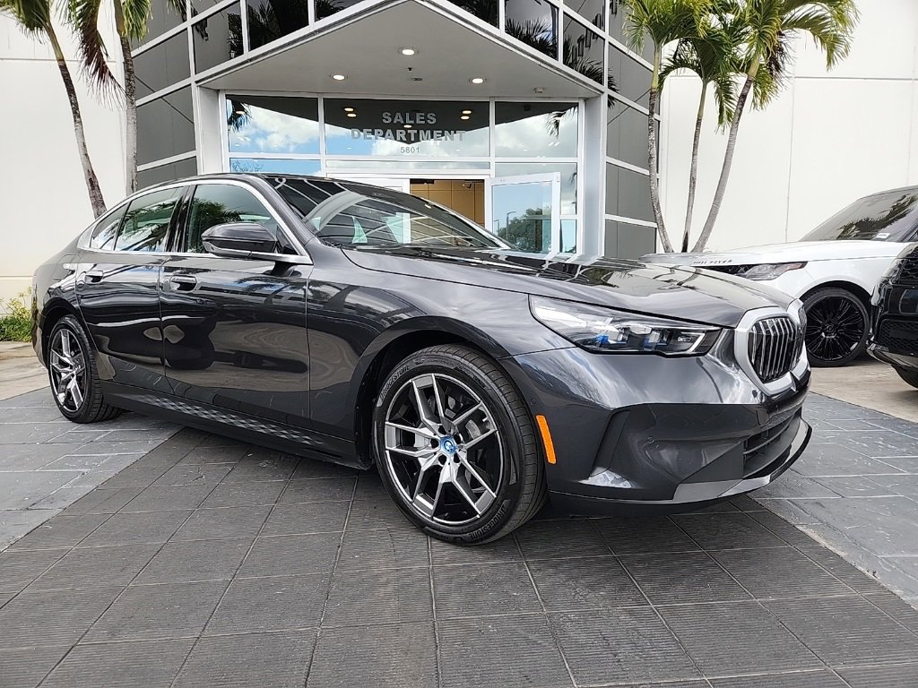 Used 2025 BMW i5 eDrive40i image 1