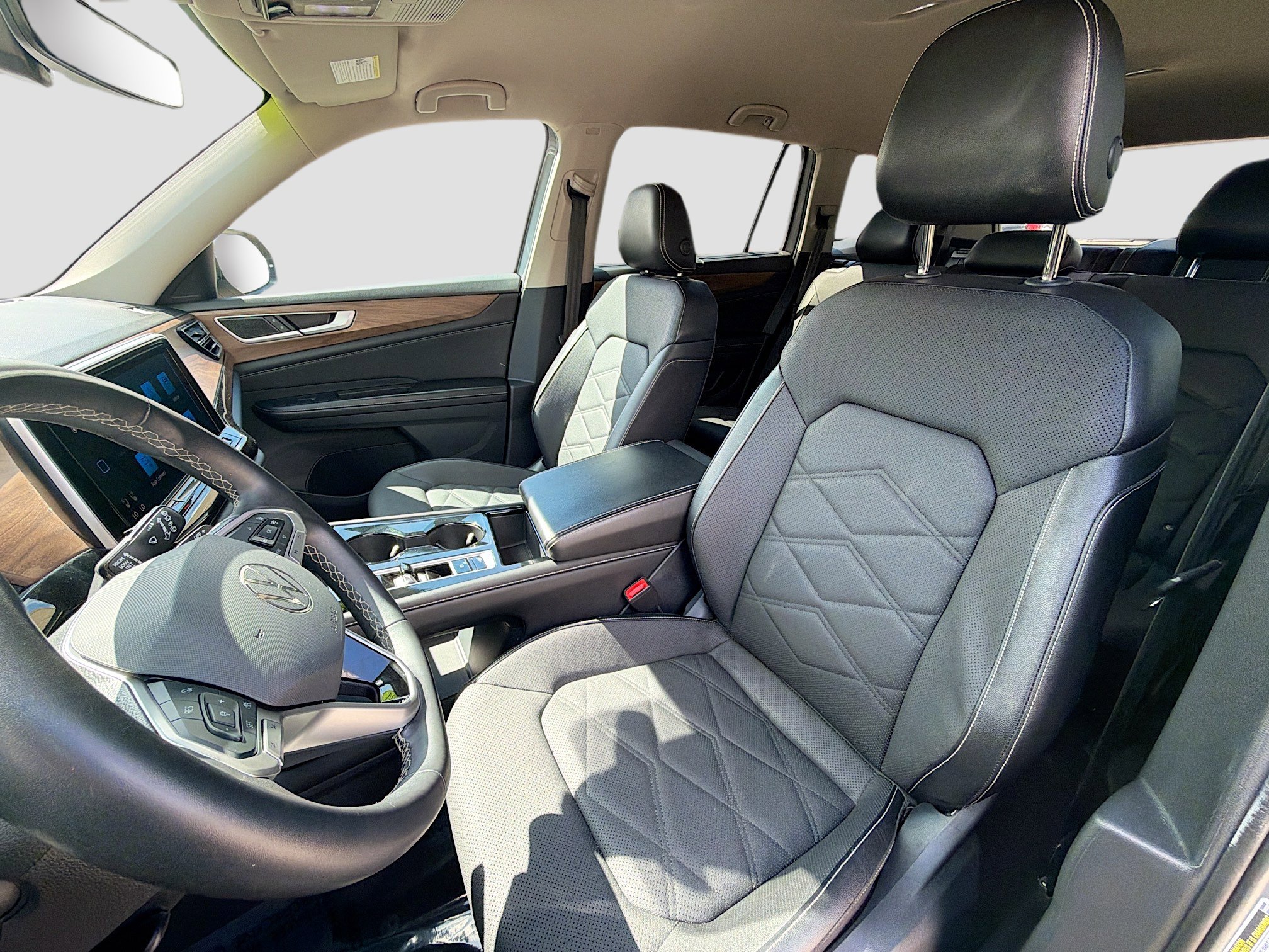 Used 2024 Volkswagen Atlas SE image 25