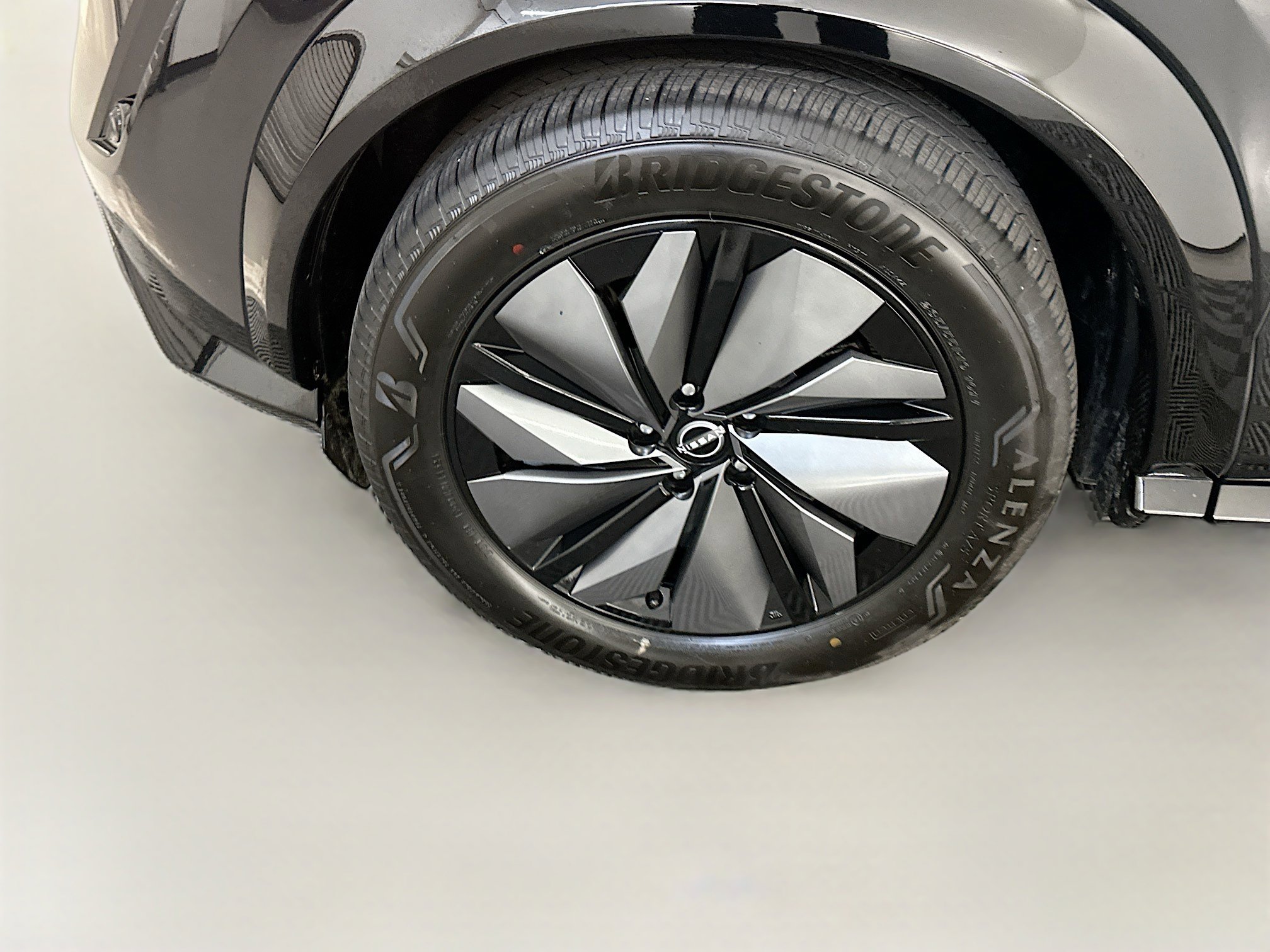 Used 2024 Nissan Ariya AWD image 11