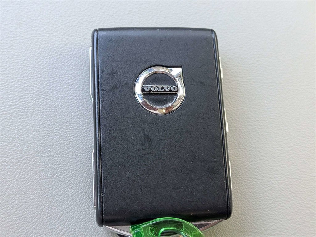 Certified 2023 Volvo XC60 B5 Ultimate w/ Climate Package image 30