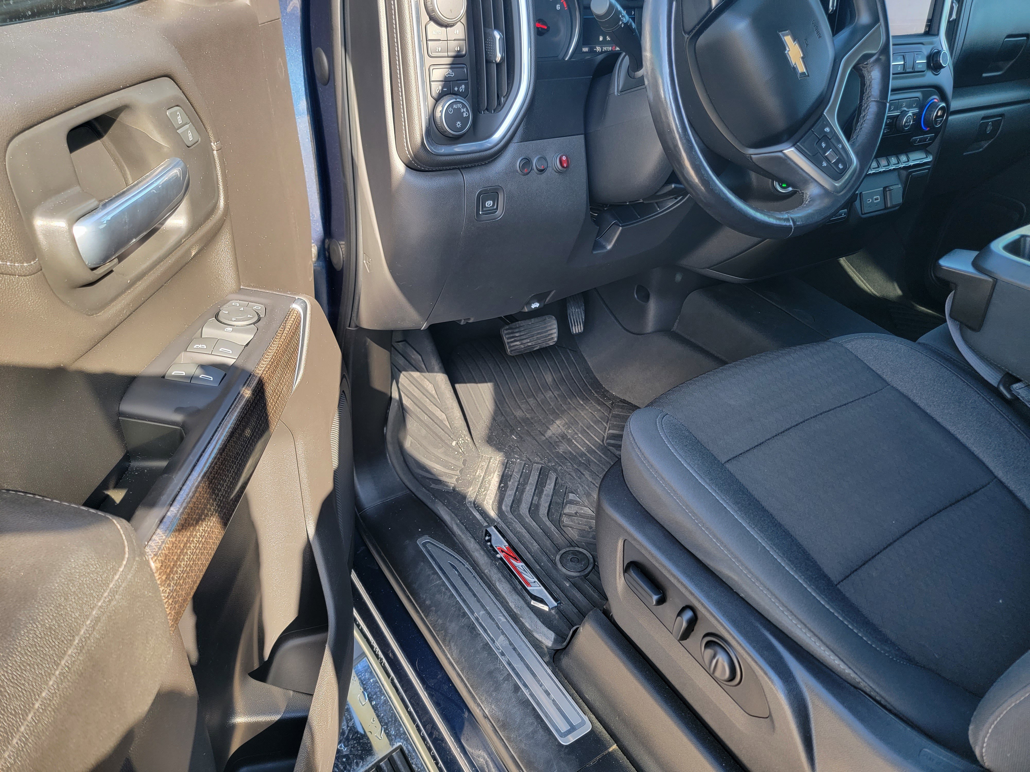 Used 2020 Chevrolet Silverado 1500 LT w/ Texas Edition image 14