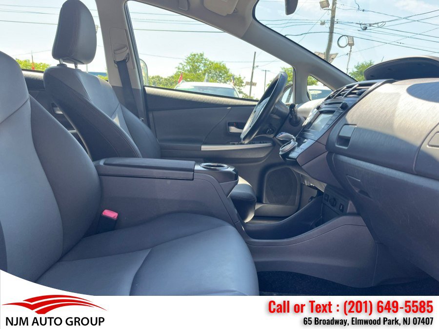 Used 2014 Toyota Prius V Five FWD image 39