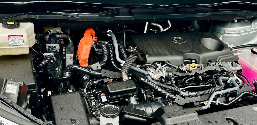 Certified 2024 Toyota Sienna LE AWD/4WD image 28
