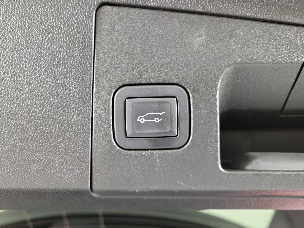Certified 2025 Cadillac XT4 Premium Luxury FWD image 9