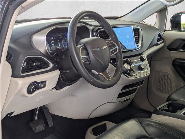 Used 2022 Chrysler Pacifica Touring-L FWD image 9