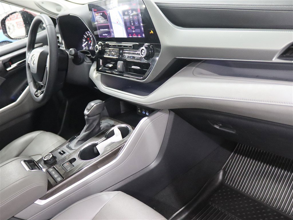 Used 2022 Toyota Highlander Platinum AWD/4WD image 26