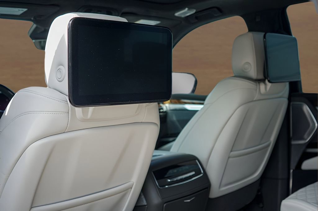 New 2026 Cadillac Escalade Platinum Sport w/ LPO, Floor Liner Package AWD/4WD image 19