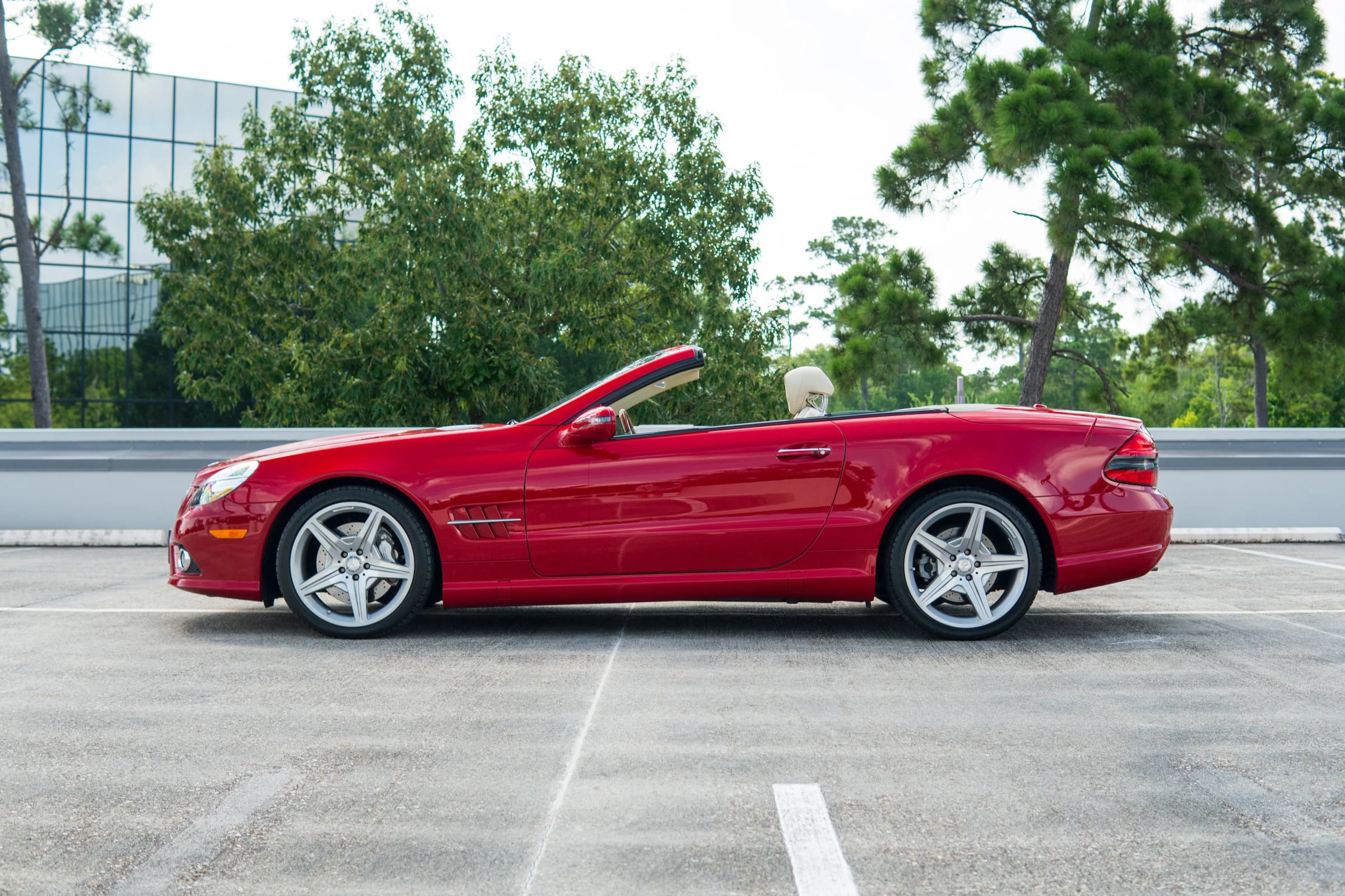 Used 2011 Mercedes-Benz SL 550 image 5