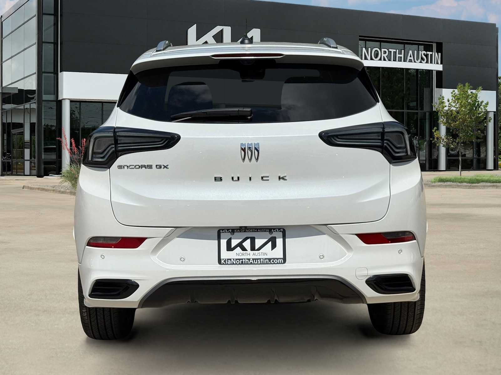 Used 2025 Buick Encore GX Avenir w/ Avenir Technology Package FWD image 8