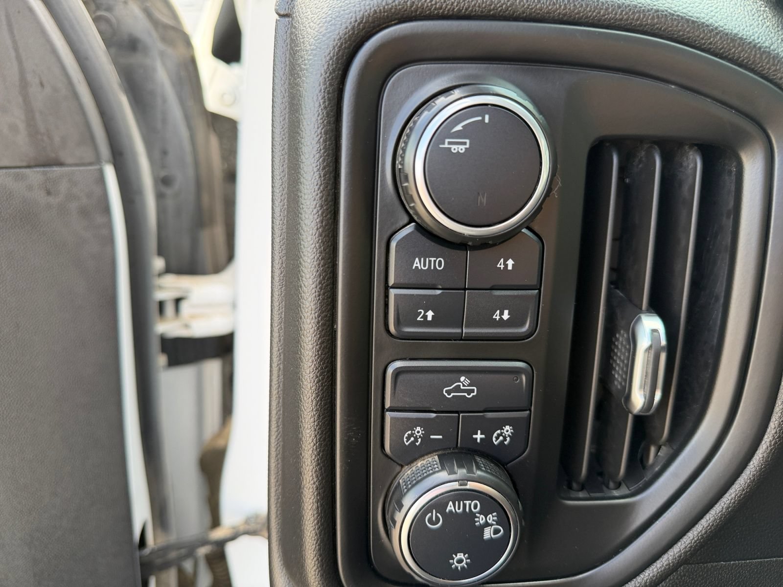 Used 2020 Chevrolet Silverado 1500 Custom Trail Boss w/ Custom Convenience Package AWD/4WD image 25