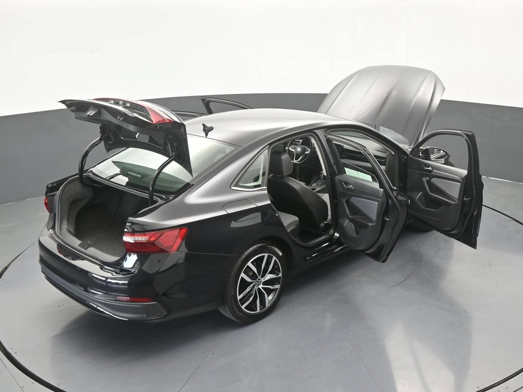 Used 2025 Volkswagen Jetta SE FWD image 65