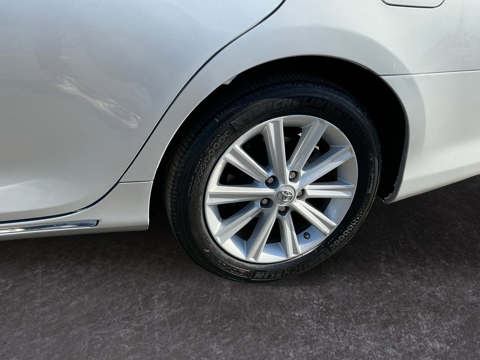 Used 2012 Toyota Camry XLE w/ Leather Pkg FWD image 9