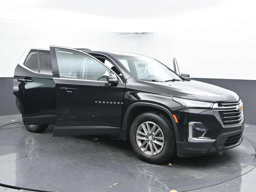Used 2023 Chevrolet Traverse LT image 49