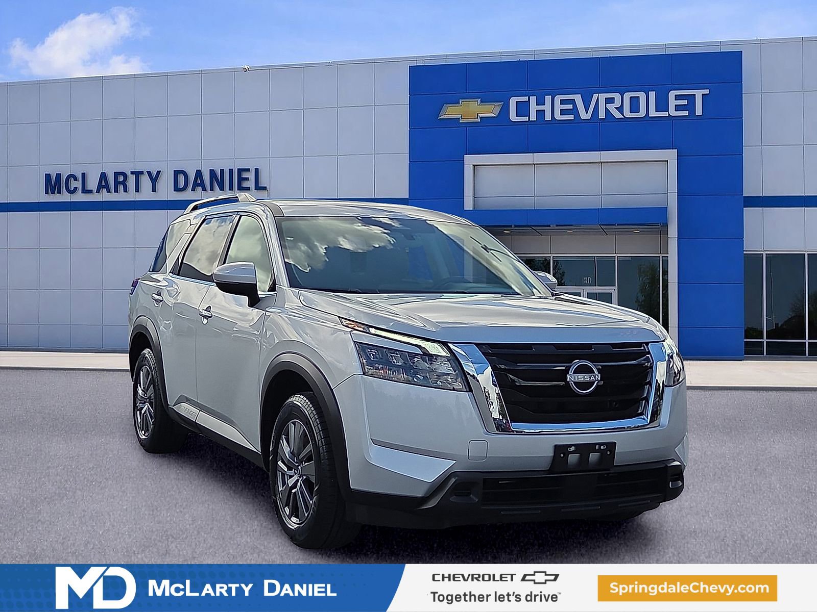 Used 2025 Nissan Pathfinder SV