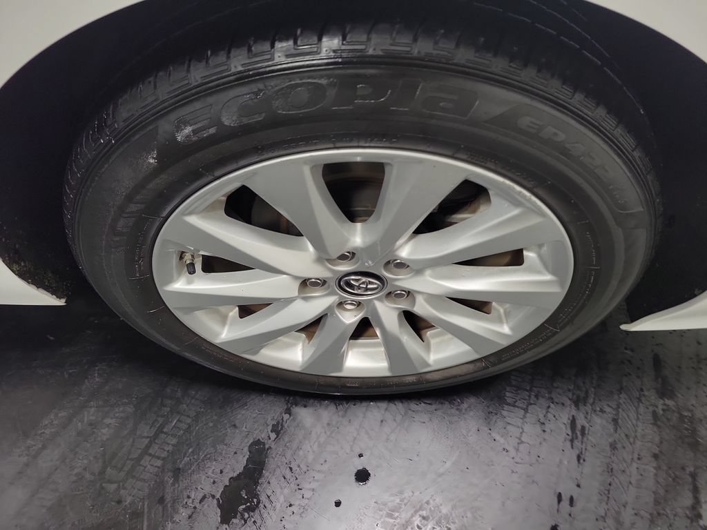 Used 2018 Toyota Camry LE FWD image 12