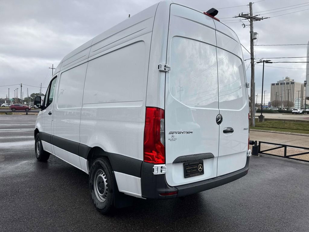 Used 2025 Mercedes-Benz Sprinter 2500 image 3