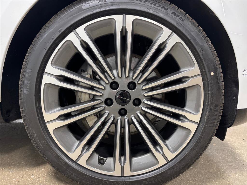 Used 2025 Land Rover Range Rover Long Wheelbase SE image 11