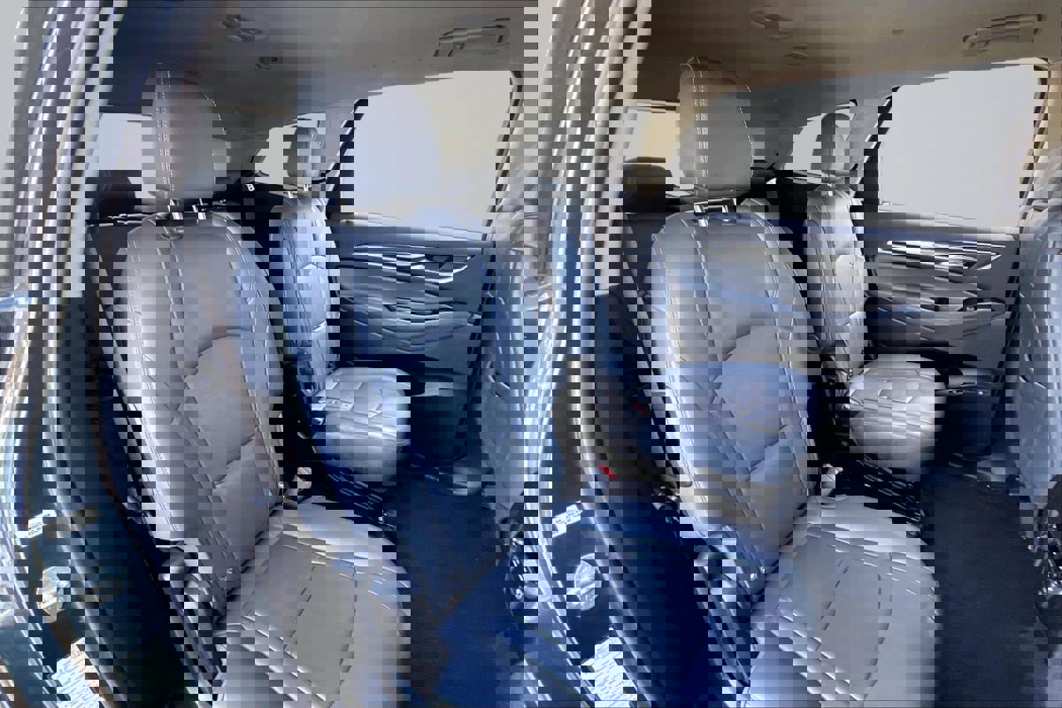 Used 2020 Buick Enclave Essence image 27