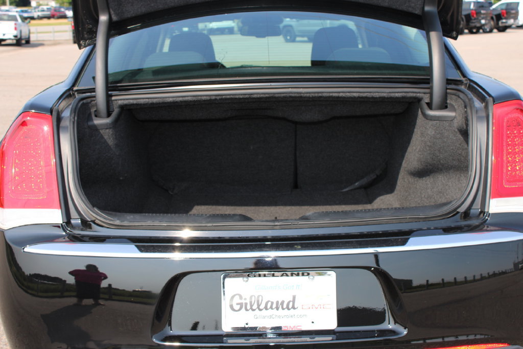 Used 2019 Chrysler 300 Touring RWD image 15