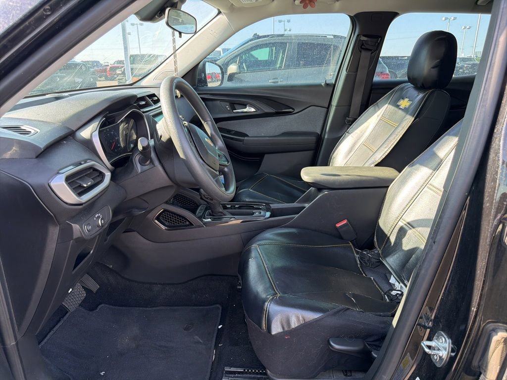 Used 2023 Chevrolet TrailBlazer LS FWD image 2