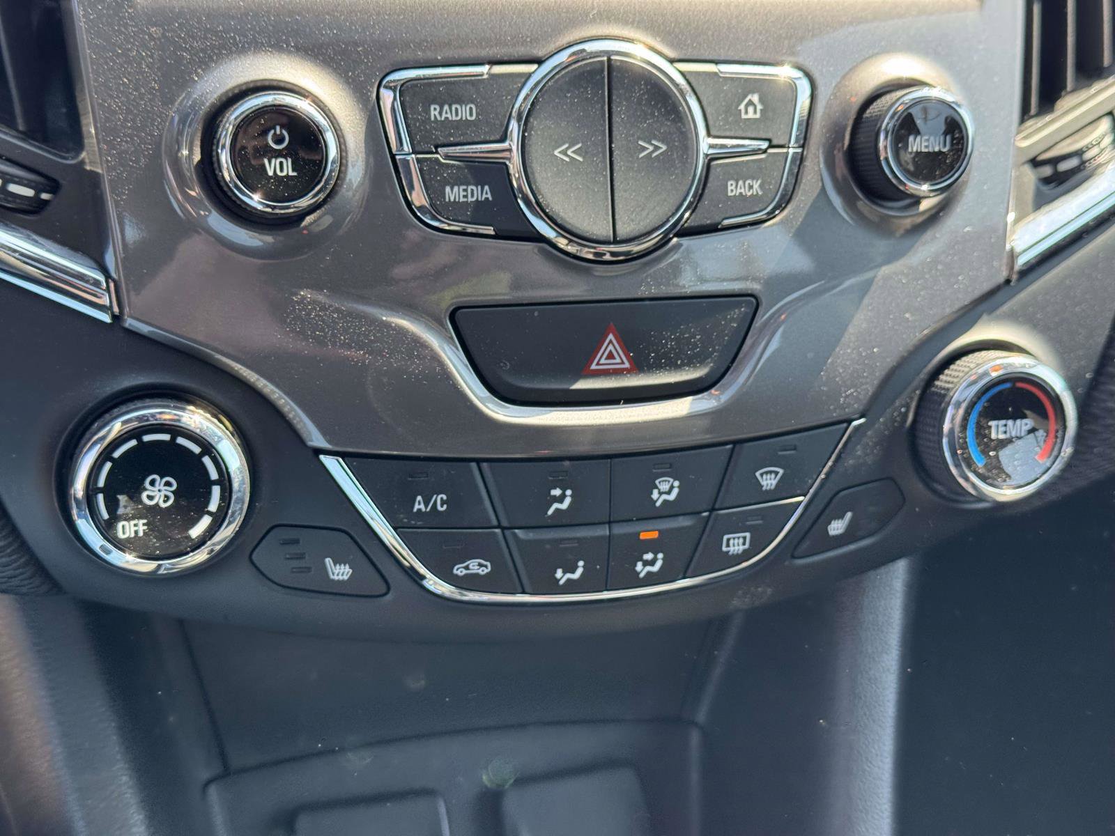 Used 2018 Chevrolet Cruze LT w/ Sun And Sound Package FWD image 28