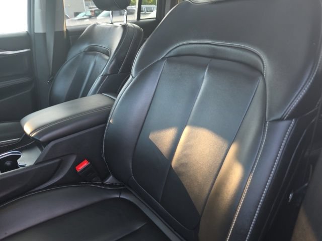 Used 2024 Jeep Grand Cherokee Limited w/ Black Appearance Package AWD/4WD image 16